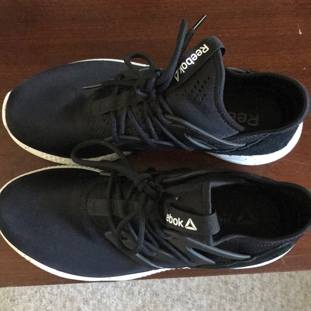 VEUC Reebok shoes